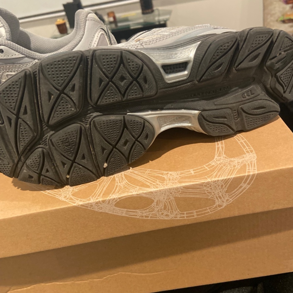 ASICS - Picture 6 of 6